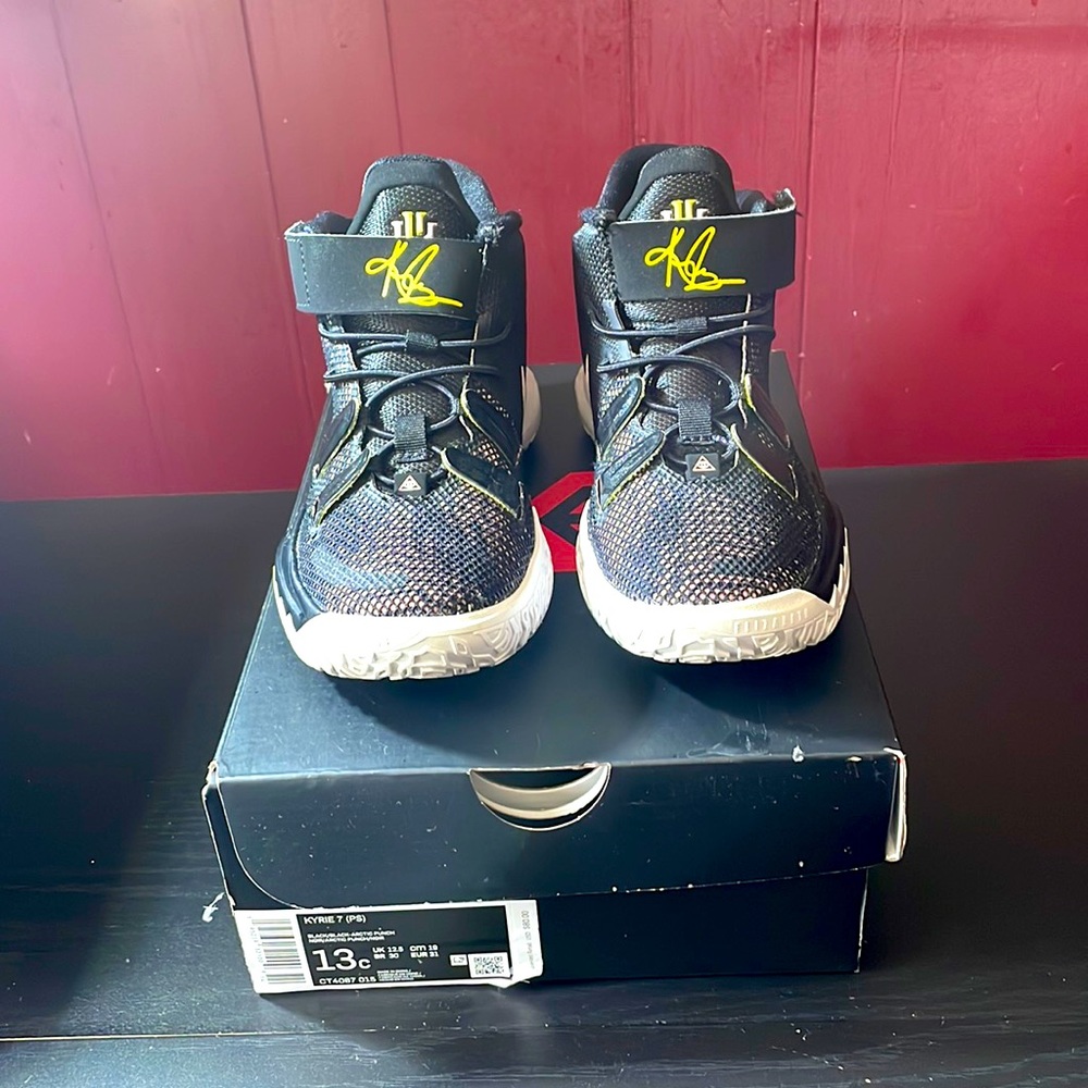 Kyrie 7